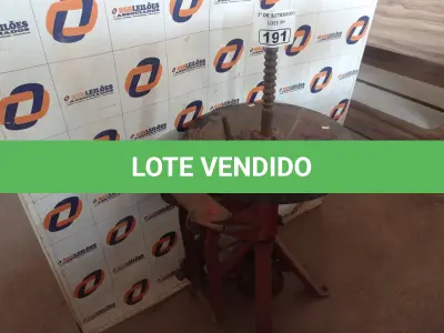 LOTE 191 - 01 MÁQUINA DE DESMONTAR PNEU. (NO ESTADO) ATENÇÃO! FAZER A VISITAÇÃO ANTES DE ARREMATAR, NÃO SABEMOS SE FUNCIONA. LEILÃO NÃO TEM GARANTIA E NEM DEVOLUÇÃO, SUJEITO A POSSÍVEIS AVARIAS VISÍVEIS/OCULTAS E/OU AUSÊNCIA DE COMPONENTES.