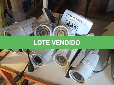 LOTE 443 - 01 LOTE COM VÁRIAS CÂMERAS DE SEGURANÇA MARCAS E MODELOS DIVERSOS. (NO ESTADO) ATENÇÃO! FAZER A VISITAÇÃO ANTES DE ARREMATAR, NÃO SABEMOS SE FUNCIONA. LEILÃO NÃO TEM GARANTIA E NEM DEVOLUÇÃO, SUJEITO A POSSÍVEIS AVARIAS VISÍVEIS/OCULTAS E/OU AUSÊNCIA DE COMPONENTES.