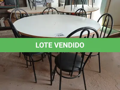 LOTE 235 - 01 MESA DE FERRO COM BASE DOBRÁVEL, TAMPO EM MADEIRA E 06 CADEIRAS DE FERRO COM ASSENTO ALMOFADADO. (NO ESTADO) ATENÇÃO! FAZER A VISITAÇÃO ANTES DE ARREMATAR, NÃO SABEMOS SE FUNCIONA. LEILÃO NÃO TEM GARANTIA E NEM DEVOLUÇÃO, SUJEITO A POSSÍVEIS AVARIAS VISÍVEIS/OCULTAS E/OU AUSÊNCIA DE COMPONENTES.