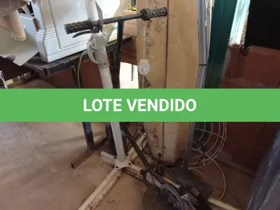 LOTE 469 - 01 OMBRELONE, 01 PRANCHA DE SURF, 01 VENTILADOR E 01 SUCATA DE WALKMACHINE. (NO ESTADO) ATENÇÃO! FAZER A VISITAÇÃO ANTES DE ARREMATAR, NÃO SABEMOS SE FUNCIONA. LEILÃO NÃO TEM GARANTIA E NEM DEVOLUÇÃO, SUJEITO A POSSÍVEIS AVARIAS VISÍVEIS/OCULTAS E/OU AUSÊNCIA DE COMPONENTES.