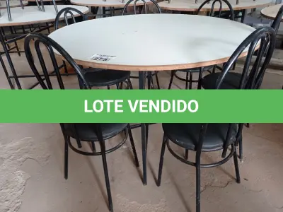 LOTE 275 - 01 MESA DE FERRO COM BASE DOBRÁVEL, TAMPO EM MADEIRA E 06 CADEIRAS DE FERRO COM ASSENTO ALMOFADADO. (NO ESTADO) ATENÇÃO! FAZER A VISITAÇÃO ANTES DE ARREMATAR, NÃO SABEMOS SE FUNCIONA. LEILÃO NÃO TEM GARANTIA E NEM DEVOLUÇÃO, SUJEITO A POSSÍVEIS AVARIAS VISÍVEIS/OCULTAS E/OU AUSÊNCIA DE COMPONENTES.
