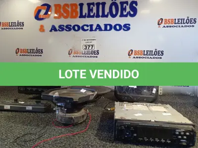 LOTE 377 - 02 CENTRAIS MULTIMÍDIA, 01 APARELHO DE SOM AUTOMOTIVO E 02 ALTO-FALANTES MARCAS E MODELOS DIVERSOS. (NO ESTADO) ATENÇÃO! FAZER A VISITAÇÃO ANTES DE ARREMATAR, NÃO SABEMOS SE FUNCIONA. LEILÃO NÃO TEM GARANTIA E NEM DEVOLUÇÃO, SUJEITO A POSSÍVEIS AVARIAS VISÍVEIS/OCULTAS E/OU AUSÊNCIA DE COMPONENTES.