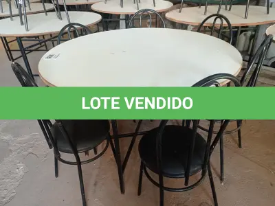 LOTE 215 - 01 MESA DE FERRO COM BASE DOBRÁVEL, TAMPO EM MADEIRA E 06 CADEIRAS DE FERRO COM ASSENTO ALMOFADADO. (NO ESTADO) ATENÇÃO! FAZER A VISITAÇÃO ANTES DE ARREMATAR, NÃO SABEMOS SE FUNCIONA. LEILÃO NÃO TEM GARANTIA E NEM DEVOLUÇÃO, SUJEITO A POSSÍVEIS AVARIAS VISÍVEIS/OCULTAS E/OU AUSÊNCIA DE COMPONENTES.