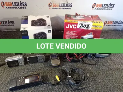 LOTE 382 - 03 CÂMERAS FOTOGRÁFICAS, 02 GPS E 01 FILMADORA MARCAS E MODELOS DIVERSOS. (NO ESTADO) ATENÇÃO! FAZER A VISITAÇÃO ANTES DE ARREMATAR, NÃO SABEMOS SE FUNCIONA. LEILÃO NÃO TEM GARANTIA E NEM DEVOLUÇÃO, SUJEITO A POSSÍVEIS AVARIAS VISÍVEIS/OCULTAS E/OU AUSÊNCIA DE COMPONENTES.