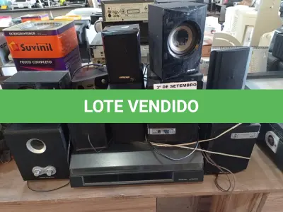 LOTE 272 - 01 TOCA-DISCOS, VÁRIAS CAIXINHAS DE SOM AMBIENTE, 04 APARELHOS DE DVD, 02 VIDEOCASSETES E 04 CONTROLES REMOTOS MARCAS E MODELOS DIVERSOS.  (NO ESTADO) ATENÇÃO! FAZER A VISITAÇÃO ANTES DE ARREMATAR, NÃO SABEMOS SE FUNCIONA. LEILÃO NÃO TEM GARANTIA E NEM DEVOLUÇÃO, SUJEITO A POSSÍVEIS AVARIAS VISÍVEIS/OCULTAS E/OU AUSÊNCIA DE COMPONENTES.