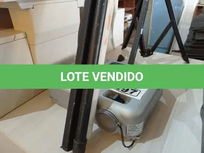 LOTE 297 - 01 PROJETOR MULTIMIDIA, 01 TRIPÉ E 01 TELA DE PROJEÇÃO. (NO ESTADO) ATENÇÃO! FAZER A VISITAÇÃO ANTES DE ARREMATAR, NÃO SABEMOS SE FUNCIONA. LEILÃO NÃO TEM GARANTIA E NEM DEVOLUÇÃO, SUJEITO A POSSÍVEIS AVARIAS VISÍVEIS/OCULTAS E/OU AUSÊNCIA DE COMPONENTES.