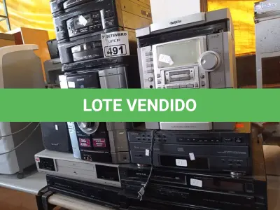 LOTE 491 - 01 CD PLAYER, 04 VIDEOCASSETES E 03 APARELHOS DE SOM MARCAS E MODELOS DIVERSOS. (NO ESTADO) ATENÇÃO! FAZER A VISITAÇÃO ANTES DE ARREMATAR, NÃO SABEMOS SE FUNCIONA. LEILÃO NÃO TEM GARANTIA E NEM DEVOLUÇÃO, SUJEITO A POSSÍVEIS AVARIAS VISÍVEIS/OCULTAS E/OU AUSÊNCIA DE COMPONENTES.