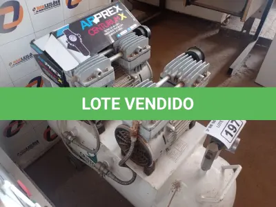 LOTE 197 - 01 COMPRESSOR ODONTOLÓGICO E 01 FILTRO ARFLEX. (NO ESTADO) ATENÇÃO! FAZER A VISITAÇÃO ANTES DE ARREMATAR, NÃO SABEMOS SE FUNCIONA. LEILÃO NÃO TEM GARANTIA E NEM DEVOLUÇÃO, SUJEITO A POSSÍVEIS AVARIAS VISÍVEIS/OCULTAS E/OU AUSÊNCIA DE COMPONENTES.