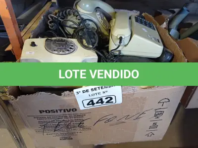 LOTE 442 - 01 LOTE COM VÁRIOS APARELHOS DE TELEFONE MARCAS E MODELOS DIVERSOS. (NO ESTADO) ATENÇÃO! FAZER A VISITAÇÃO ANTES DE ARREMATAR, NÃO SABEMOS SE FUNCIONA. LEILÃO NÃO TEM GARANTIA E NEM DEVOLUÇÃO, SUJEITO A POSSÍVEIS AVARIAS VISÍVEIS/OCULTAS E/OU AUSÊNCIA DE COMPONENTES.