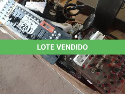 LOTE 281 - 01 CONTROLADORA DMX512 E MATERIAIS DIVERSOS. (NO ESTADO) ATENÇÃO! FAZER A VISITAÇÃO ANTES DE ARREMATAR, NÃO SABEMOS SE FUNCIONA. LEILÃO NÃO TEM GARANTIA E NEM DEVOLUÇÃO, SUJEITO A POSSÍVEIS AVARIAS VISÍVEIS/OCULTAS E/OU AUSÊNCIA DE COMPONENTES.