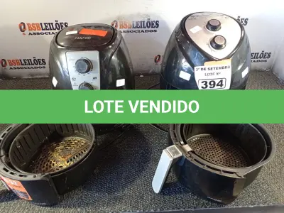 LOTE 394 - 02 FRITADEIRAS AIR FRY MARCAS E MODELOS DIVERSOS 220V. (NO ESTADO) ATENÇÃO! FAZER A VISITAÇÃO ANTES DE ARREMATAR, NÃO SABEMOS SE FUNCIONA. LEILÃO NÃO TEM GARANTIA E NEM DEVOLUÇÃO, SUJEITO A POSSÍVEIS AVARIAS VISÍVEIS/OCULTAS E/OU AUSÊNCIA DE COMPONENTES.