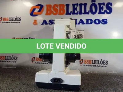 LOTE 365 - 01 MICROSCÓPIO. (NO ESTADO) ATENÇÃO! FAZER A VISITAÇÃO ANTES DE ARREMATAR, NÃO SABEMOS SE FUNCIONA. LEILÃO NÃO TEM GARANTIA E NEM DEVOLUÇÃO, SUJEITO A POSSÍVEIS AVARIAS VISÍVEIS/OCULTAS E/OU AUSÊNCIA DE COMPONENTES.