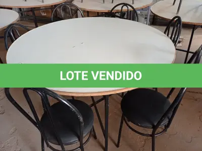 LOTE 245 - 01 MESA DE FERRO COM BASE DOBRÁVEL, TAMPO EM MADEIRA E 06 CADEIRAS DE FERRO COM ASSENTO ALMOFADADO. (NO ESTADO) ATENÇÃO! FAZER A VISITAÇÃO ANTES DE ARREMATAR, NÃO SABEMOS SE FUNCIONA. LEILÃO NÃO TEM GARANTIA E NEM DEVOLUÇÃO, SUJEITO A POSSÍVEIS AVARIAS VISÍVEIS/OCULTAS E/OU AUSÊNCIA DE COMPONENTES.