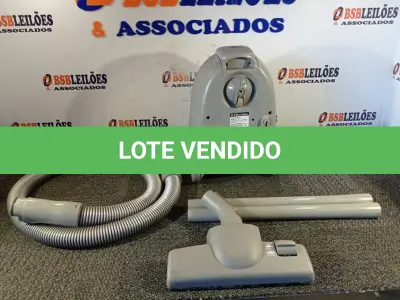 LOTE 441 - 01 ASPIRADOR DE PÓ MARCA ELECTROLUX. (NO ESTADO) ATENÇÃO! FAZER A VISITAÇÃO ANTES DE ARREMATAR, NÃO SABEMOS SE FUNCIONA. LEILÃO NÃO TEM GARANTIA E NEM DEVOLUÇÃO, SUJEITO A POSSÍVEIS AVARIAS VISÍVEIS/OCULTAS E/OU AUSÊNCIA DE COMPONENTES.