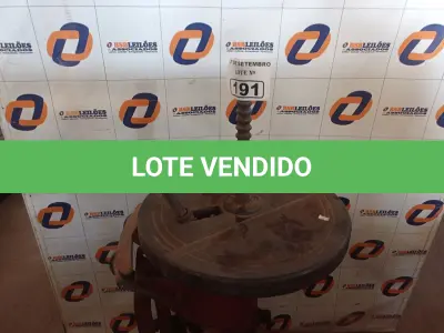 LOTE 191 - 01 MÁQUINA DE DESMONTAR PNEU. (NO ESTADO) ATENÇÃO! FAZER A VISITAÇÃO ANTES DE ARREMATAR, NÃO SABEMOS SE FUNCIONA. LEILÃO NÃO TEM GARANTIA E NEM DEVOLUÇÃO, SUJEITO A POSSÍVEIS AVARIAS VISÍVEIS/OCULTAS E/OU AUSÊNCIA DE COMPONENTES.