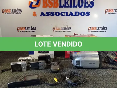 LOTE 382 - 03 CÂMERAS FOTOGRÁFICAS, 02 GPS E 01 FILMADORA MARCAS E MODELOS DIVERSOS. (NO ESTADO) ATENÇÃO! FAZER A VISITAÇÃO ANTES DE ARREMATAR, NÃO SABEMOS SE FUNCIONA. LEILÃO NÃO TEM GARANTIA E NEM DEVOLUÇÃO, SUJEITO A POSSÍVEIS AVARIAS VISÍVEIS/OCULTAS E/OU AUSÊNCIA DE COMPONENTES.