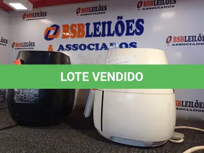 LOTE 337 - 02 FRITADEIRAS AIR FRY MARCAS E MODELOS DIVERSOS 110V. (NO ESTADO) ATENÇÃO! FAZER A VISITAÇÃO ANTES DE ARREMATAR, NÃO SABEMOS SE FUNCIONA. LEILÃO NÃO TEM GARANTIA E NEM DEVOLUÇÃO, SUJEITO A POSSÍVEIS AVARIAS VISÍVEIS/OCULTAS E/OU AUSÊNCIA DE COMPONENTES.