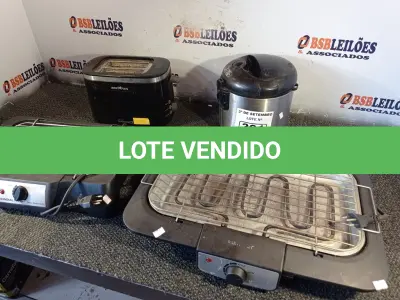LOTE 391 - 02 CHURRASQUEIRAS ELÉTRICAS, 01 TORRADEIRA E 01 PANELA ELÉTRICA MARCAS E MODELOS DIVERSOS. (NO ESTADO) ATENÇÃO! FAZER A VISITAÇÃO ANTES DE ARREMATAR, NÃO SABEMOS SE FUNCIONA. LEILÃO NÃO TEM GARANTIA E NEM DEVOLUÇÃO, SUJEITO A POSSÍVEIS AVARIAS VISÍVEIS/OCULTAS E/OU AUSÊNCIA DE COMPONENTES.