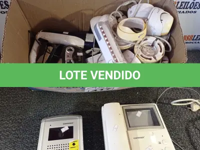 LOTE 417 - 01 VÍDEO PORTEIRO, VÁRIAS CÂMERAS DE SEGURANÇA E MATERIAIS DIVERSOS. (NO ESTADO) ATENÇÃO! FAZER A VISITAÇÃO ANTES DE ARREMATAR, NÃO SABEMOS SE FUNCIONA. LEILÃO NÃO TEM GARANTIA E NEM DEVOLUÇÃO, SUJEITO A POSSÍVEIS AVARIAS VISÍVEIS/OCULTAS E/OU AUSÊNCIA DE COMPONENTES.