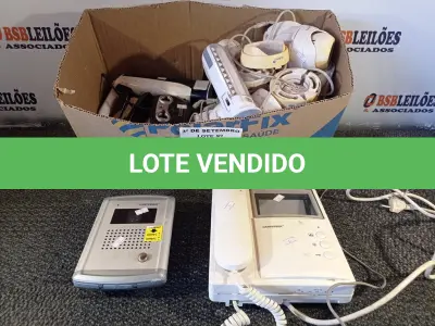 LOTE 417 - 01 VÍDEO PORTEIRO, VÁRIAS CÂMERAS DE SEGURANÇA E MATERIAIS DIVERSOS. (NO ESTADO) ATENÇÃO! FAZER A VISITAÇÃO ANTES DE ARREMATAR, NÃO SABEMOS SE FUNCIONA. LEILÃO NÃO TEM GARANTIA E NEM DEVOLUÇÃO, SUJEITO A POSSÍVEIS AVARIAS VISÍVEIS/OCULTAS E/OU AUSÊNCIA DE COMPONENTES.