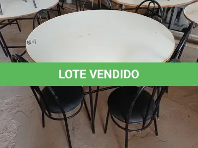 LOTE 255 - 01 MESA DE FERRO COM BASE DOBRÁVEL, TAMPO EM MADEIRA E 06 CADEIRAS DE FERRO COM ASSENTO ALMOFADADO. (NO ESTADO) ATENÇÃO! FAZER A VISITAÇÃO ANTES DE ARREMATAR, NÃO SABEMOS SE FUNCIONA. LEILÃO NÃO TEM GARANTIA E NEM DEVOLUÇÃO, SUJEITO A POSSÍVEIS AVARIAS VISÍVEIS/OCULTAS E/OU AUSÊNCIA DE COMPONENTES.