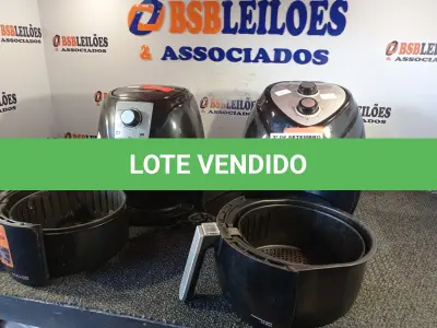 LOTE 394 - 02 FRITADEIRAS AIR FRY MARCAS E MODELOS DIVERSOS 220V. (NO ESTADO) ATENÇÃO! FAZER A VISITAÇÃO ANTES DE ARREMATAR, NÃO SABEMOS SE FUNCIONA. LEILÃO NÃO TEM GARANTIA E NEM DEVOLUÇÃO, SUJEITO A POSSÍVEIS AVARIAS VISÍVEIS/OCULTAS E/OU AUSÊNCIA DE COMPONENTES.