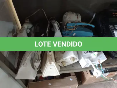 LOTE 325 - 05 FERROA DE PASSAR ROUPAS, 01 BATEDEIRA INCOMPLETA, 01 DUCHA E 02 PEÇAS PARA CHUVEIRO MARCAS E MODELOS DIVERSOS. (NO ESTADO) ATENÇÃO! FAZER A VISITAÇÃO ANTES DE ARREMATAR, NÃO SABEMOS SE FUNCIONA. LEILÃO NÃO TEM GARANTIA E NEM DEVOLUÇÃO, SUJEITO A POSSÍVEIS AVARIAS VISÍVEIS/OCULTAS E/OU AUSÊNCIA DE COMPONENTES.