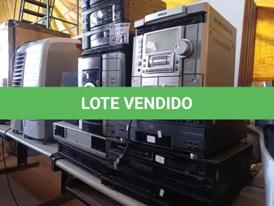 LOTE 491 - 01 CD PLAYER, 04 VIDEOCASSETES E 03 APARELHOS DE SOM MARCAS E MODELOS DIVERSOS. (NO ESTADO) ATENÇÃO! FAZER A VISITAÇÃO ANTES DE ARREMATAR, NÃO SABEMOS SE FUNCIONA. LEILÃO NÃO TEM GARANTIA E NEM DEVOLUÇÃO, SUJEITO A POSSÍVEIS AVARIAS VISÍVEIS/OCULTAS E/OU AUSÊNCIA DE COMPONENTES.