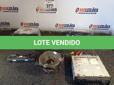 LOTE 377 - 02 CENTRAIS MULTIMÍDIA, 01 APARELHO DE SOM AUTOMOTIVO E 02 ALTO-FALANTES MARCAS E MODELOS DIVERSOS. (NO ESTADO) ATENÇÃO! FAZER A VISITAÇÃO ANTES DE ARREMATAR, NÃO SABEMOS SE FUNCIONA. LEILÃO NÃO TEM GARANTIA E NEM DEVOLUÇÃO, SUJEITO A POSSÍVEIS AVARIAS VISÍVEIS/OCULTAS E/OU AUSÊNCIA DE COMPONENTES.