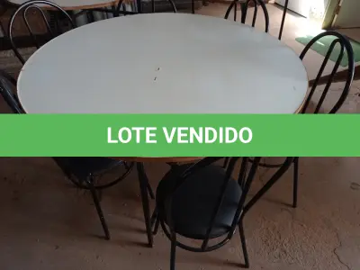 LOTE 235 - 01 MESA DE FERRO COM BASE DOBRÁVEL, TAMPO EM MADEIRA E 06 CADEIRAS DE FERRO COM ASSENTO ALMOFADADO. (NO ESTADO) ATENÇÃO! FAZER A VISITAÇÃO ANTES DE ARREMATAR, NÃO SABEMOS SE FUNCIONA. LEILÃO NÃO TEM GARANTIA E NEM DEVOLUÇÃO, SUJEITO A POSSÍVEIS AVARIAS VISÍVEIS/OCULTAS E/OU AUSÊNCIA DE COMPONENTES.