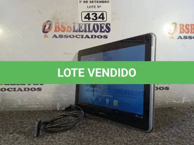 LOTE 434 - 01 TABLET SAMSUNG TAB2 10.1 COM CABO. (NO ESTADO) ATENÇÃO! FAZER A VISITAÇÃO ANTES DE ARREMATAR, NÃO SABEMOS SE FUNCIONA. LEILÃO NÃO TEM GARANTIA E NEM DEVOLUÇÃO, SUJEITO A POSSÍVEIS AVARIAS VISÍVEIS/OCULTAS E/OU AUSÊNCIA DE COMPONENTES.