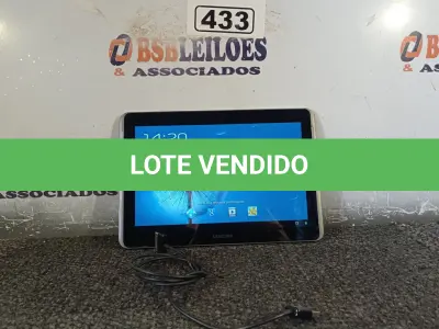 LOTE 433 - 01 TABLET SAMSUNG TAB2 10.1 COM CABO. (NO ESTADO) ATENÇÃO! FAZER A VISITAÇÃO ANTES DE ARREMATAR, NÃO SABEMOS SE FUNCIONA. LEILÃO NÃO TEM GARANTIA E NEM DEVOLUÇÃO, SUJEITO A POSSÍVEIS AVARIAS VISÍVEIS/OCULTAS E/OU AUSÊNCIA DE COMPONENTES.