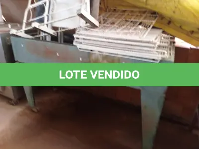 LOTE 471 - 03 MESAS E 01 CADEIRA DE FERRO, 01 DISPENSE DE PAPEL ANTIGO, VÁRIAS GRADES PARA FREEZER E 01 SUCATA DE CHURRASQUEIRA.  (NO ESTADO) ATENÇÃO! FAZER A VISITAÇÃO ANTES DE ARREMATAR, NÃO SABEMOS SE FUNCIONA. LEILÃO NÃO TEM GARANTIA E NEM DEVOLUÇÃO, SUJEITO A POSSÍVEIS AVARIAS VISÍVEIS/OCULTAS E/OU AUSÊNCIA DE COMPONENTES.