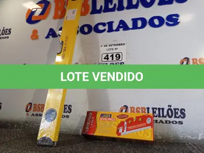 LOTE 419 - 01 NÍVEL A LASER E 01 NÍVEL DE MÃO. (NO ESTADO) ATENÇÃO! FAZER A VISITAÇÃO ANTES DE ARREMATAR, NÃO SABEMOS SE FUNCIONA. LEILÃO NÃO TEM GARANTIA E NEM DEVOLUÇÃO, SUJEITO A POSSÍVEIS AVARIAS VISÍVEIS/OCULTAS E/OU AUSÊNCIA DE COMPONENTES.