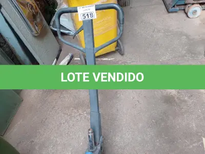 LOTE 518 - 01 PALETEIRA COM AVARIAS. (NO ESTADO) ATENÇÃO! FAZER A VISITAÇÃO ANTES DE ARREMATAR, NÃO SABEMOS SE FUNCIONA. LEILÃO NÃO TEM GARANTIA E NEM DEVOLUÇÃO, SUJEITO A POSSÍVEIS AVARIAS VISÍVEIS/OCULTAS E/OU AUSÊNCIA DE COMPONENTES.