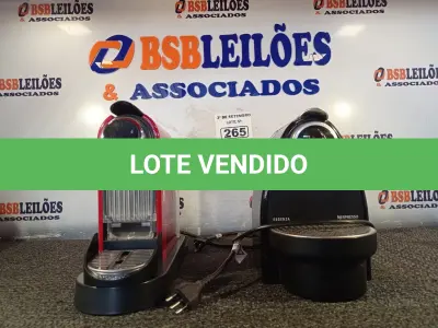 LOTE 265 - 02 CAFETEIRAS MARCAS E MODELOS DIVERSOS. (NO ESTADO) ATENÇÃO! FAZER A VISITAÇÃO ANTES DE ARREMATAR, NÃO SABEMOS SE FUNCIONA. LEILÃO NÃO TEM GARANTIA E NEM DEVOLUÇÃO, SUJEITO A POSSÍVEIS AVARIAS VISÍVEIS/OCULTAS E/OU AUSÊNCIA DE COMPONENTES.