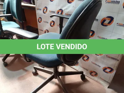 LOTE 178 - 01 CADEIRA DE ESCRITÓRIO COM BASE GIRATÓRIA. (NO ESTADO) ATENÇÃO! FAZER A VISITAÇÃO ANTES DE ARREMATAR, NÃO SABEMOS SE FUNCIONA. LEILÃO NÃO TEM GARANTIA E NEM DEVOLUÇÃO, SUJEITO A POSSÍVEIS AVARIAS VISÍVEIS/OCULTAS E/OU AUSÊNCIA DE COMPONENTES.