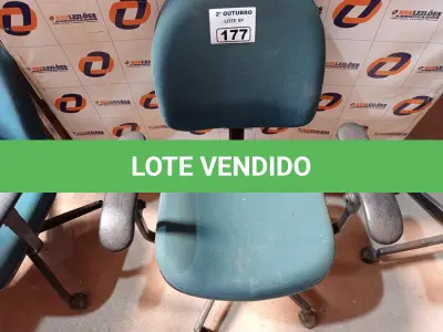 LOTE 177 - 01 CADEIRA DE ESCRITÓRIO COM BASE GIRATÓRIA. (NO ESTADO) ATENÇÃO! FAZER A VISITAÇÃO ANTES DE ARREMATAR, NÃO SABEMOS SE FUNCIONA. LEILÃO NÃO TEM GARANTIA E NEM DEVOLUÇÃO, SUJEITO A POSSÍVEIS AVARIAS VISÍVEIS/OCULTAS E/OU AUSÊNCIA DE COMPONENTES.