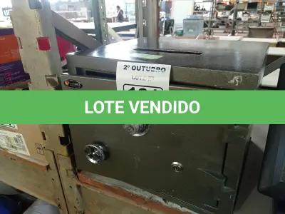 LOTE 101 - 01 COFRE DE PAREDE. (NO ESTADO) ATENÇÃO! FAZER A VISITAÇÃO ANTES DE ARREMATAR, NÃO SABEMOS SE FUNCIONA. LEILÃO NÃO TEM GARANTIA E NEM DEVOLUÇÃO, SUJEITO A POSSÍVEIS AVARIAS VISÍVEIS/OCULTAS E/OU AUSÊNCIA DE COMPONENTES.