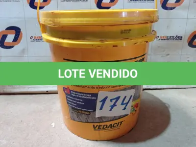 LOTE 174 - 01 BALDE DE VEDALIT, ADITIVO PLASTIFICANTE CONCENTRADO PARA ARGAMASSA DE ASSENTAMENTO E REBOCO CONVENCIONAL (COM AVARIAS). (NO ESTADO) ATENÇÃO! FAZER A VISITAÇÃO ANTES DE ARREMATAR, NÃO SABEMOS SE FUNCIONA. LEILÃO NÃO TEM GARANTIA E NEM DEVOLUÇÃO, SUJEITO A POSSÍVEIS AVARIAS VISÍVEIS/OCULTAS E/OU AUSÊNCIA DE COMPONENTES.