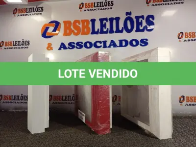 LOTE 168 - 03 PLAFONS DE SOBREPOR 30X30 INCOLUSTRE. (NO ESTADO) ATENÇÃO! FAZER A VISITAÇÃO ANTES DE ARREMATAR, NÃO SABEMOS SE FUNCIONA. LEILÃO NÃO TEM GARANTIA E NEM DEVOLUÇÃO, SUJEITO A POSSÍVEIS AVARIAS VISÍVEIS/OCULTAS E/OU AUSÊNCIA DE COMPONENTES.