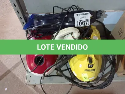 LOTE 067 - 03 ASPIRADORES DE PÓ E 01 BATEDEIRA INCOMPLETA. (NO ESTADO) ATENÇÃO! FAZER A VISITAÇÃO ANTES DE ARREMATAR, NÃO SABEMOS SE FUNCIONA. LEILÃO NÃO TEM GARANTIA E NEM DEVOLUÇÃO, SUJEITO A POSSÍVEIS AVARIAS VISÍVEIS/OCULTAS E/OU AUSÊNCIA DE COMPONENTES.