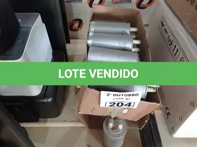 LOTE 204 - 01 LOTE COM VÁRIOS CAPACITORES ANTIGOS MARCAS E MODELOS DIVERSOS. (NO ESTADO) ATENÇÃO! FAZER A VISITAÇÃO ANTES DE ARREMATAR, NÃO SABEMOS SE FUNCIONA. LEILÃO NÃO TEM GARANTIA E NEM DEVOLUÇÃO, SUJEITO A POSSÍVEIS AVARIAS VISÍVEIS/OCULTAS E/OU AUSÊNCIA DE COMPONENTES.
