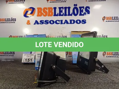 LOTE 151 - 03 REFLETORES DE LED MARCAS E MODELOS DIVERSOS. (NO ESTADO) ATENÇÃO! FAZER A VISITAÇÃO ANTES DE ARREMATAR, NÃO SABEMOS SE FUNCIONA. LEILÃO NÃO TEM GARANTIA E NEM DEVOLUÇÃO, SUJEITO A POSSÍVEIS AVARIAS VISÍVEIS/OCULTAS E/OU AUSÊNCIA DE COMPONENTES.