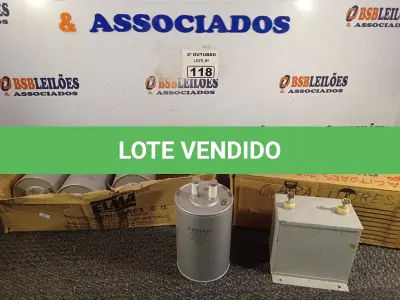 LOTE 118 - 01 LOTE COM VÁRIOS CAPACITORES ANTIGOS MARCAS E MODELOS DIVERSOS. (NO ESTADO) ATENÇÃO! FAZER A VISITAÇÃO ANTES DE ARREMATAR, NÃO SABEMOS SE FUNCIONA. LEILÃO NÃO TEM GARANTIA E NEM DEVOLUÇÃO, SUJEITO A POSSÍVEIS AVARIAS VISÍVEIS/OCULTAS E/OU AUSÊNCIA DE COMPONENTES.