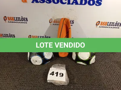 LOTE 419 - 02 BOLAS DE FUTEBOL E 01 BOLA DE BASQUETE. (NO ESTADO) ATENÇÃO! FAZER A VISITAÇÃO ANTES DE ARREMATAR, NÃO SABEMOS SE FUNCIONA. LEILÃO NÃO TEM GARANTIA E NEM DEVOLUÇÃO, SUJEITO A POSSÍVEIS AVARIAS VISÍVEIS/OCULTAS E/OU AUSÊNCIA DE COMPONENTES.