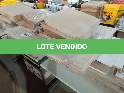 LOTE 488 - 01 LOTE COM VÁRIAS PEÇAS DE MOVEIS DESMONTADAS. (NO ESTADO) ATENÇÃO! FAZER A VISITAÇÃO ANTES DE ARREMATAR, NÃO SABEMOS SE FUNCIONA. LEILÃO NÃO TEM GARANTIA E NEM DEVOLUÇÃO, SUJEITO A POSSÍVEIS AVARIAS VISÍVEIS/OCULTAS E/OU AUSÊNCIA DE COMPONENTES.