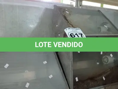 LOTE 617 - 04 LUMINÁRIAS DE PÁTIO. (NO ESTADO) ATENÇÃO! FAZER A VISITAÇÃO ANTES DE ARREMATAR, NÃO SABEMOS SE FUNCIONA. LEILÃO NÃO TEM GARANTIA E NEM DEVOLUÇÃO, SUJEITO A POSSÍVEIS AVARIAS VISÍVEIS/OCULTAS E/OU AUSÊNCIA DE COMPONENTES.