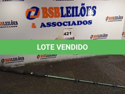 LOTE 421 - 01 VARA DE PESCA GRANDE. (NO ESTADO) ATENÇÃO! FAZER A VISITAÇÃO ANTES DE ARREMATAR, NÃO SABEMOS SE FUNCIONA. LEILÃO NÃO TEM GARANTIA E NEM DEVOLUÇÃO, SUJEITO A POSSÍVEIS AVARIAS VISÍVEIS/OCULTAS E/OU AUSÊNCIA DE COMPONENTES.