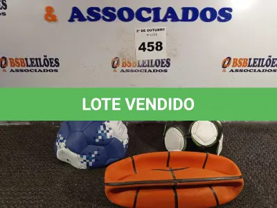 LOTE 458 - 02 BOLAS DE FUTEBOL E 01 BOLA DE BASQUETE. (NO ESTADO) ATENÇÃO! FAZER A VISITAÇÃO ANTES DE ARREMATAR, NÃO SABEMOS SE FUNCIONA. LEILÃO NÃO TEM GARANTIA E NEM DEVOLUÇÃO, SUJEITO A POSSÍVEIS AVARIAS VISÍVEIS/OCULTAS E/OU AUSÊNCIA DE COMPONENTES.